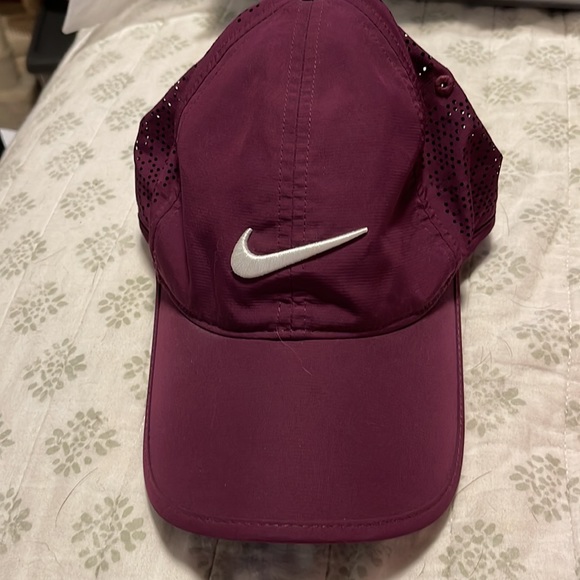5 Nike hats - Picture 4 of 5